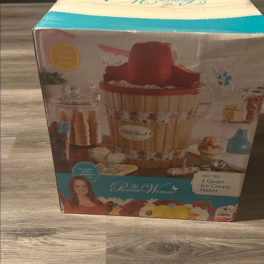 The Pioneer Woman‎ Red and Wood Ice Cream Maker - Picture 3 of 4